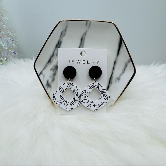 Chic Black & White Floral Graffiti Acrylic Dangle Earrings - Picture 1 of 3